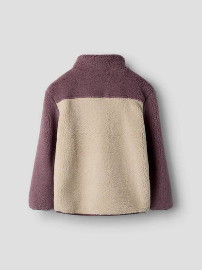 Rückseite der NAME IT Teddyjacke in Beere Beige im Bärechind Winterthur Zürich Schweiz